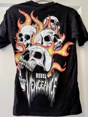 Rebel Vengeance Skull Graphic Short Sleeve Tee in Black